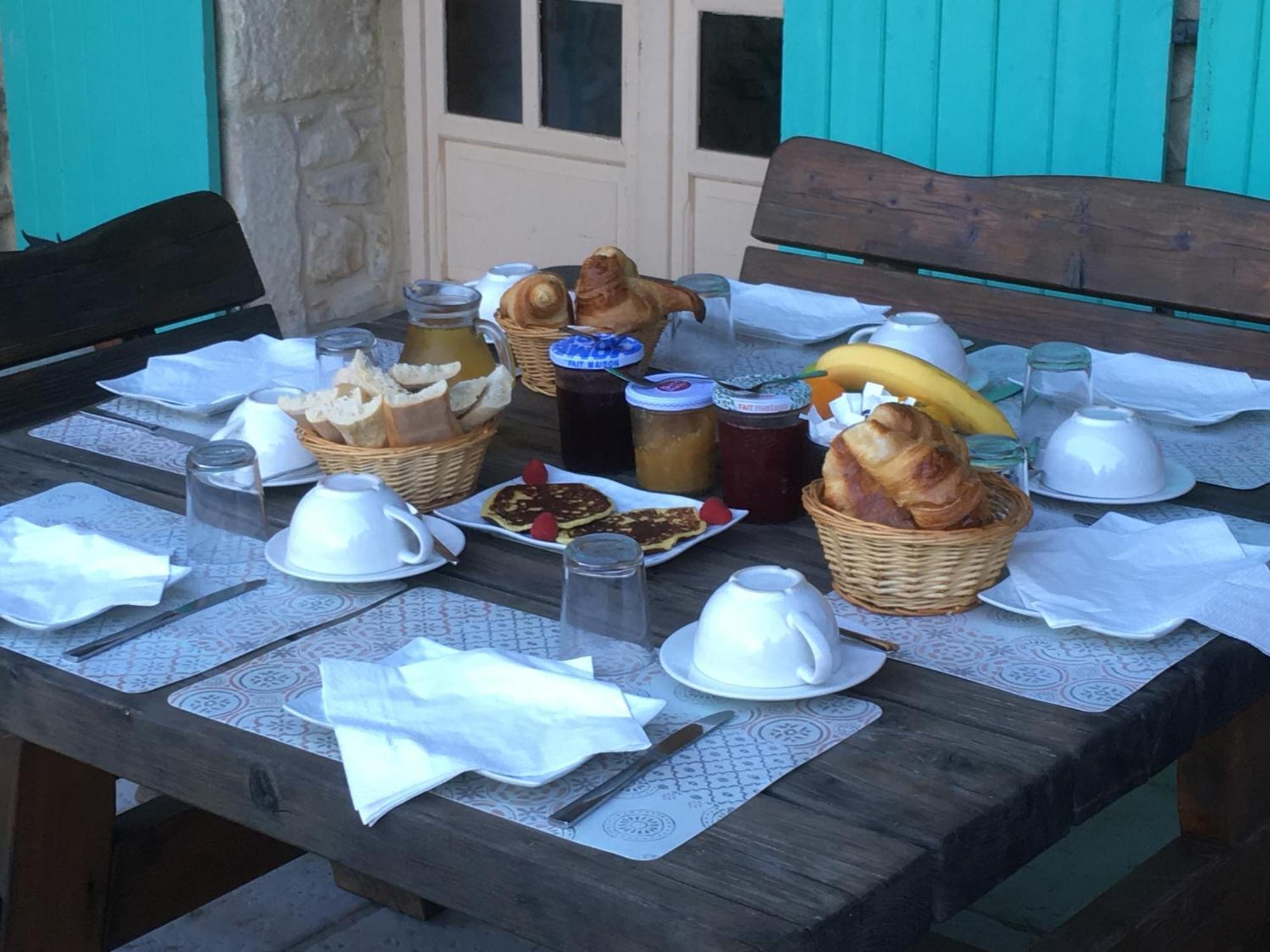 Bed and Breakfast Mas De La Pinede Ex-Les Arbousiers Bollène Exterior foto